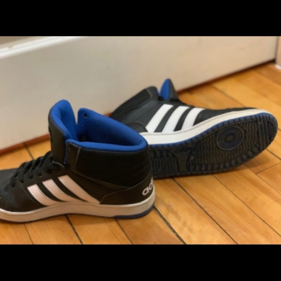 Adidas shoes MALE 6 1/2 - Picture 1 of 4
